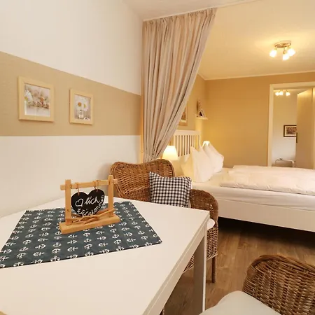 Strandkojen Apartman *