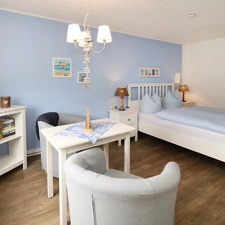 Strandkojen Apartman *